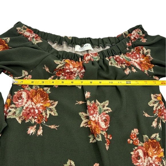 Chic Floral Off-the-Shoulder Dress by Joompy‎ USA - Picture 5 of 6